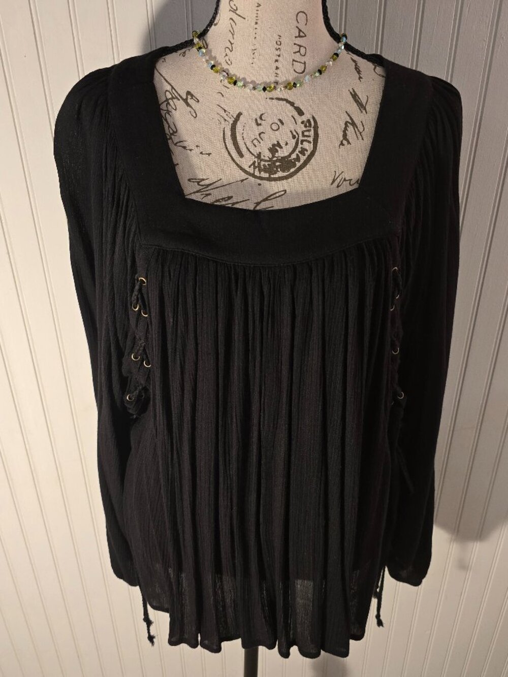 very J Black Gauze-Style Flowing Top (M)